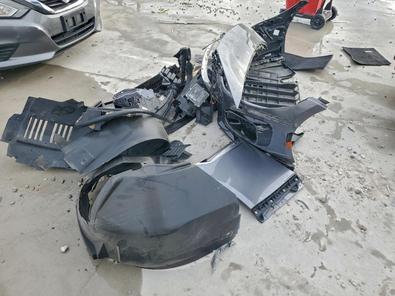 Jaguar F-TYPE R Image 10