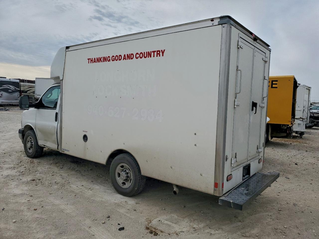 Chevrolet Express Image 2