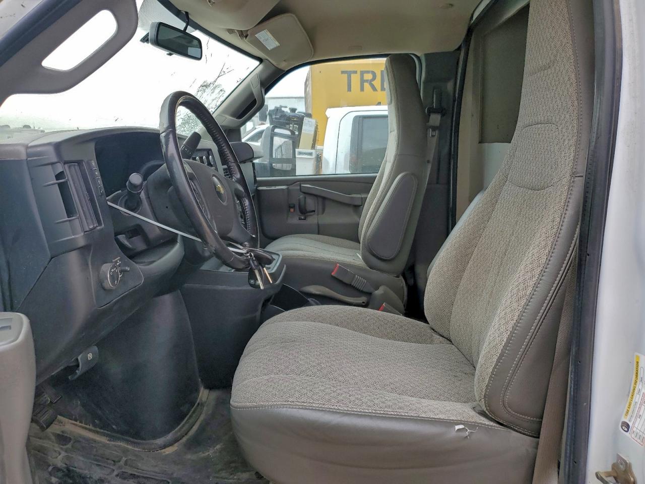 Chevrolet Express Image 9