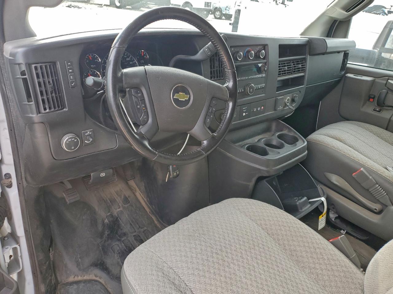 Chevrolet Express Image 5