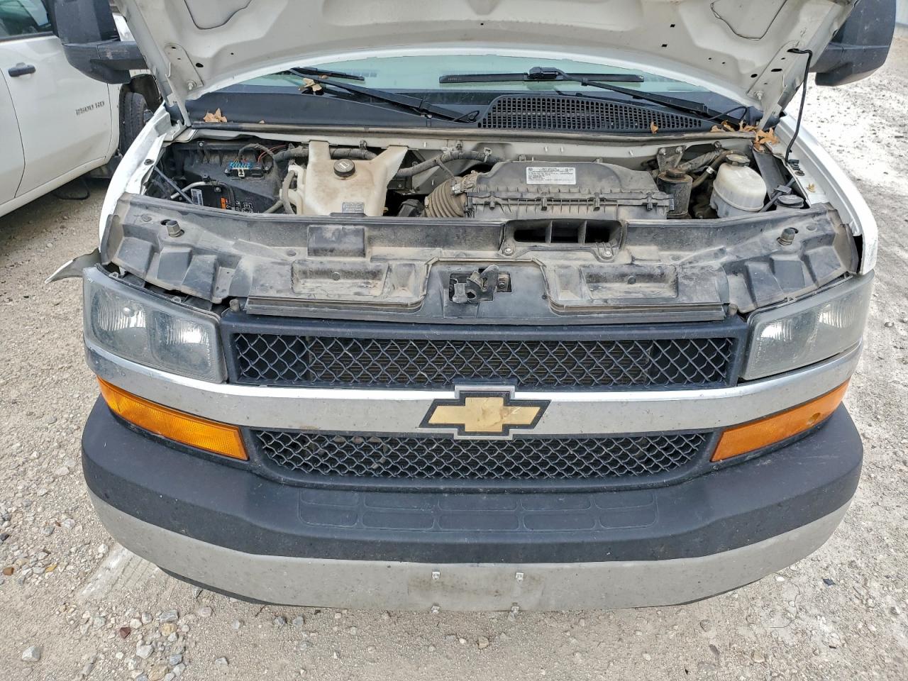 Chevrolet Express Image 12