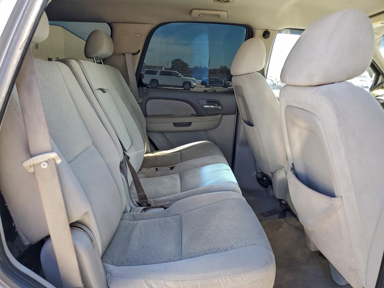 Chevrolet Tahoe C1500 Image 13