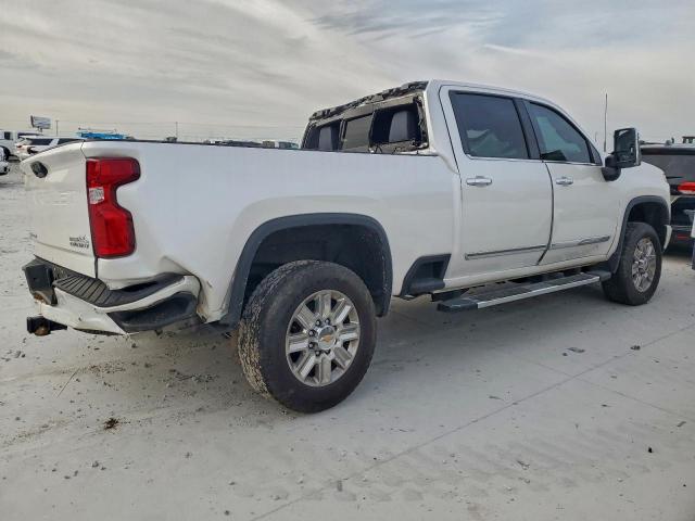 Chevrolet Silverado K2500 High Country Image 3