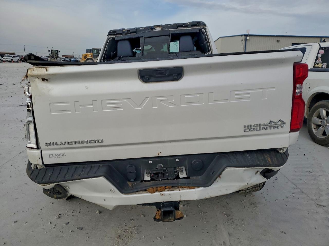 Chevrolet Silverado K2500 High Country Image 2