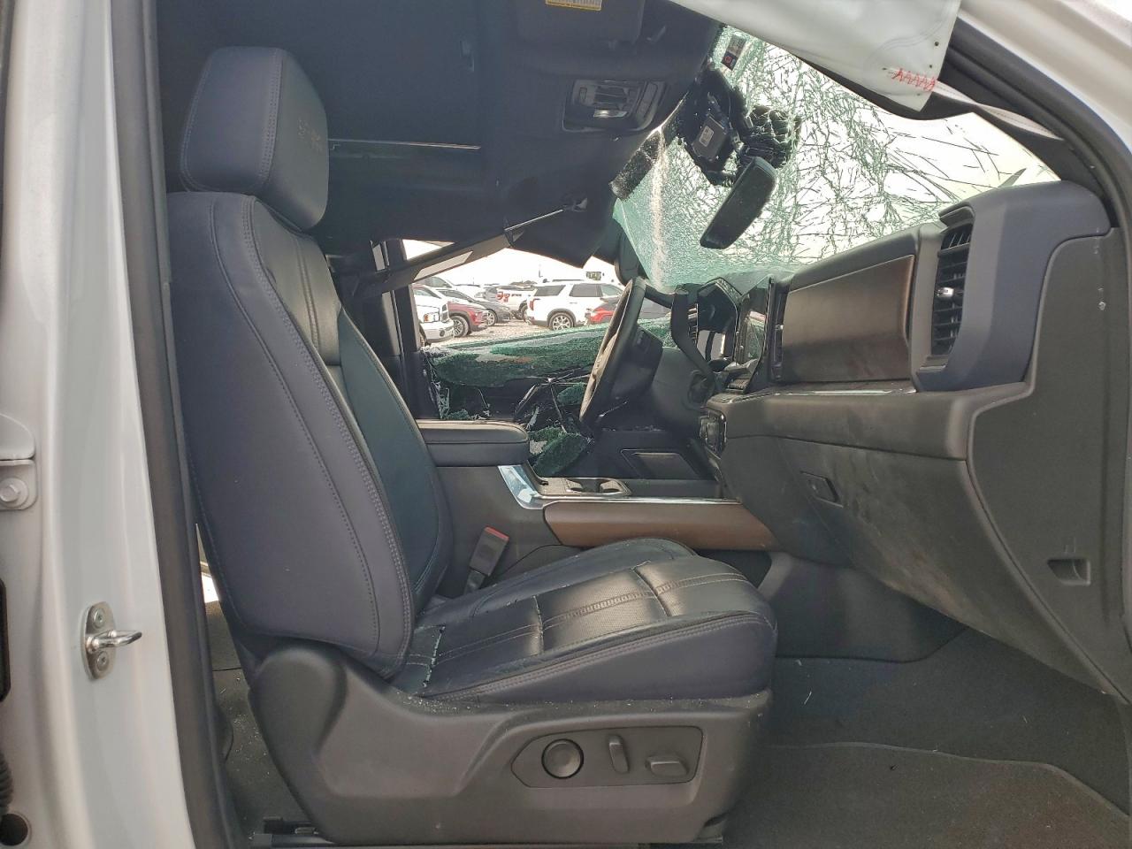 Chevrolet Silverado K2500 High Country Image 7