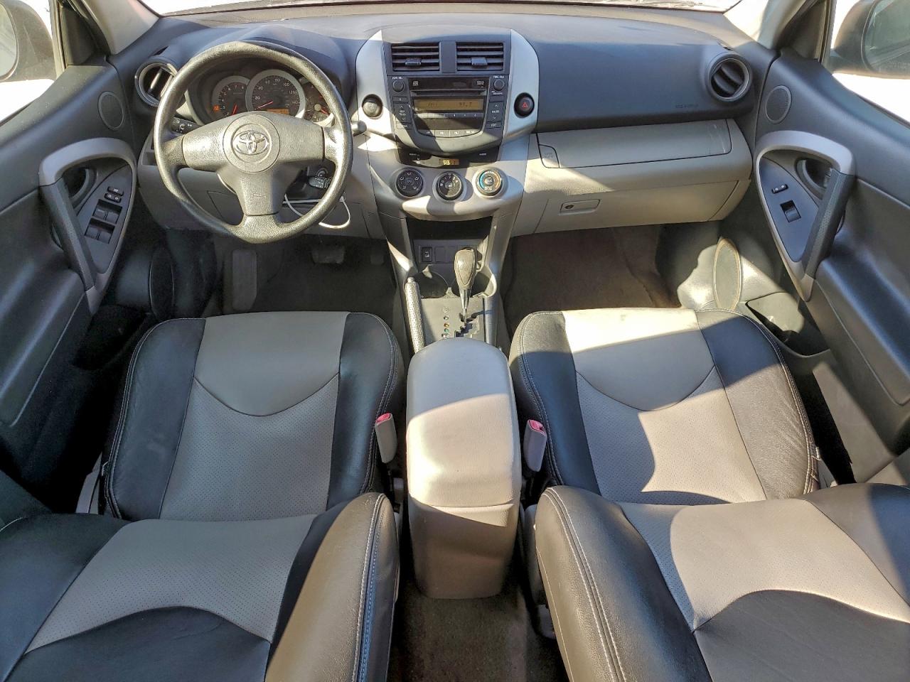 Toyota RAV4 Image 9