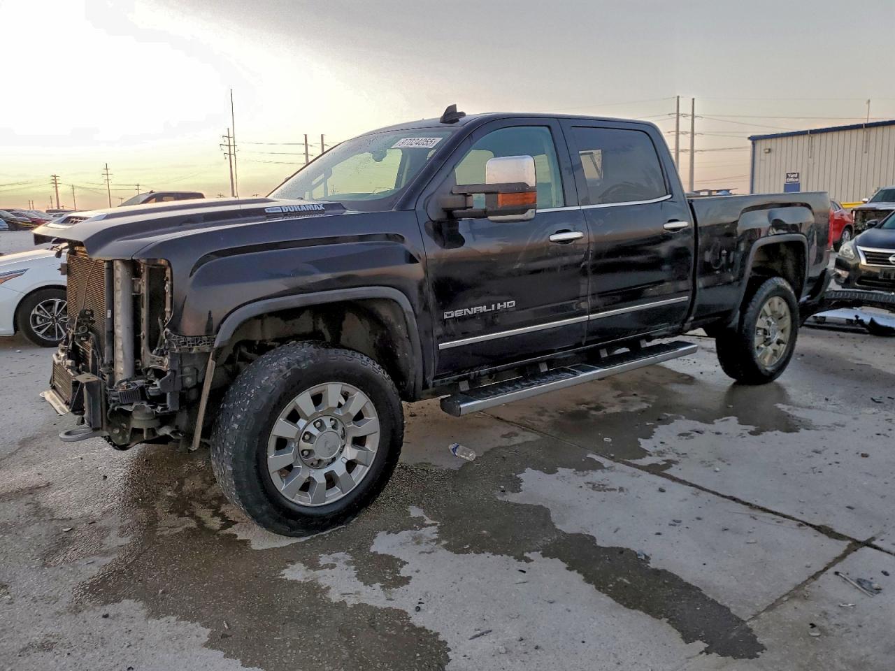 GMC Sierra K2500 Denali Image 1