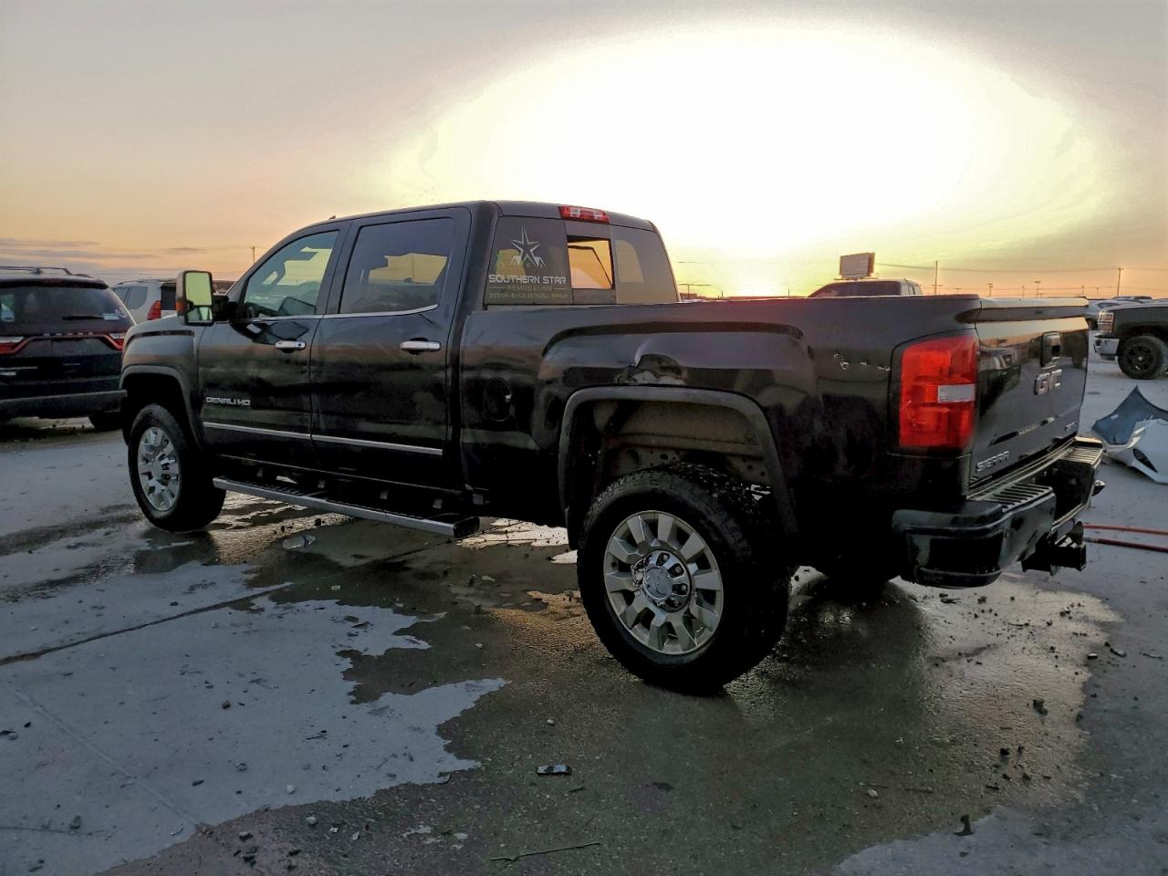 GMC Sierra K2500 Denali Image 6