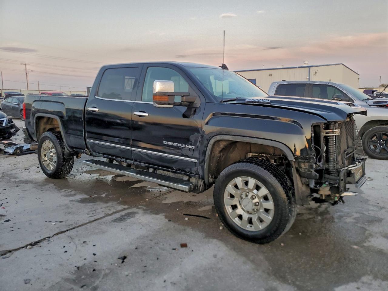 GMC Sierra K2500 Denali Image 2