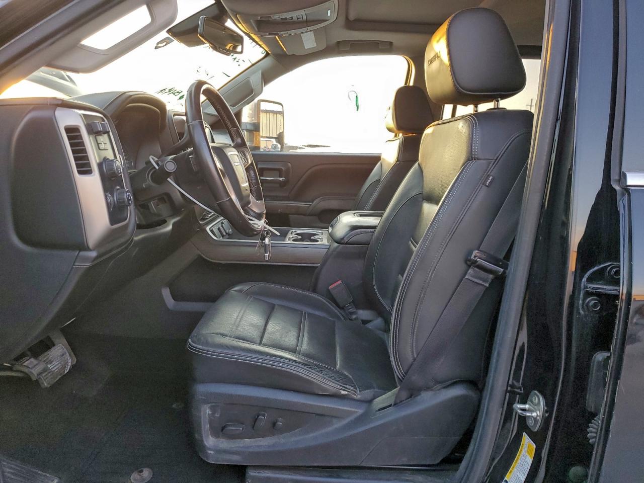 GMC Sierra K2500 Denali Image 13