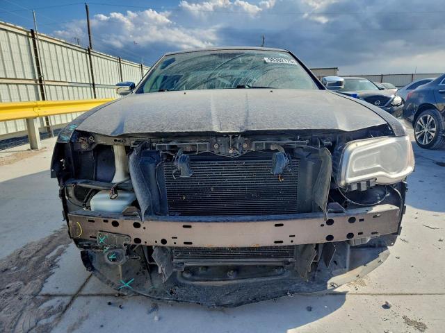 Chrysler 300 Image 5