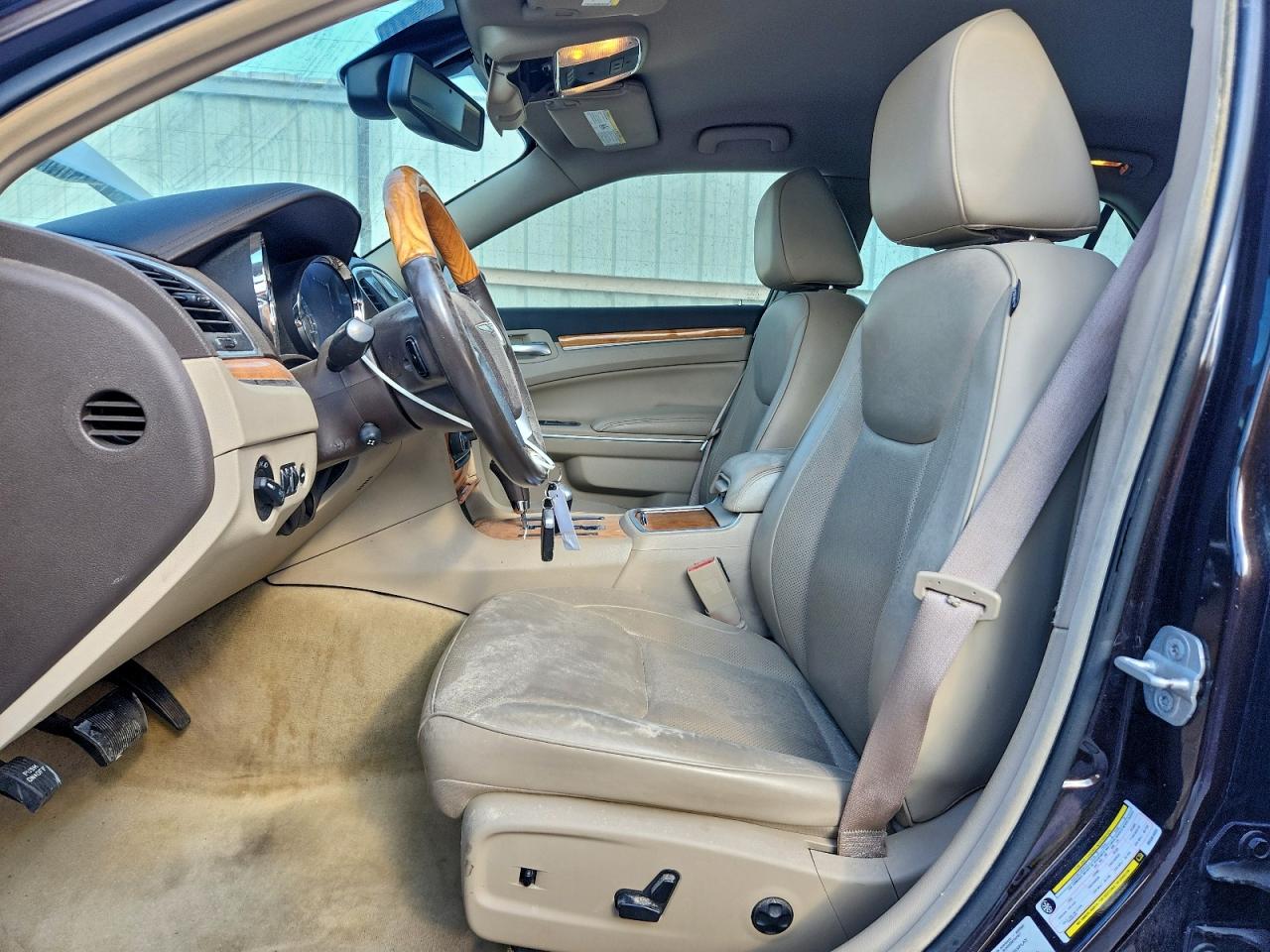 Chrysler 300 Image 9