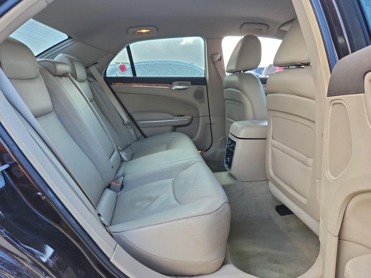 Chrysler 300 Image 12