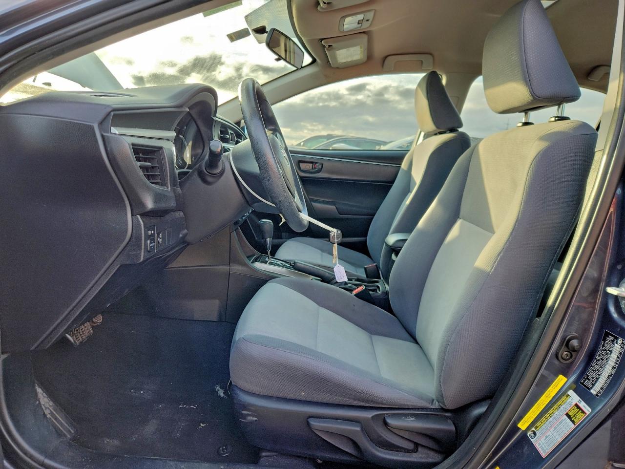 Toyota Corolla L Image 12