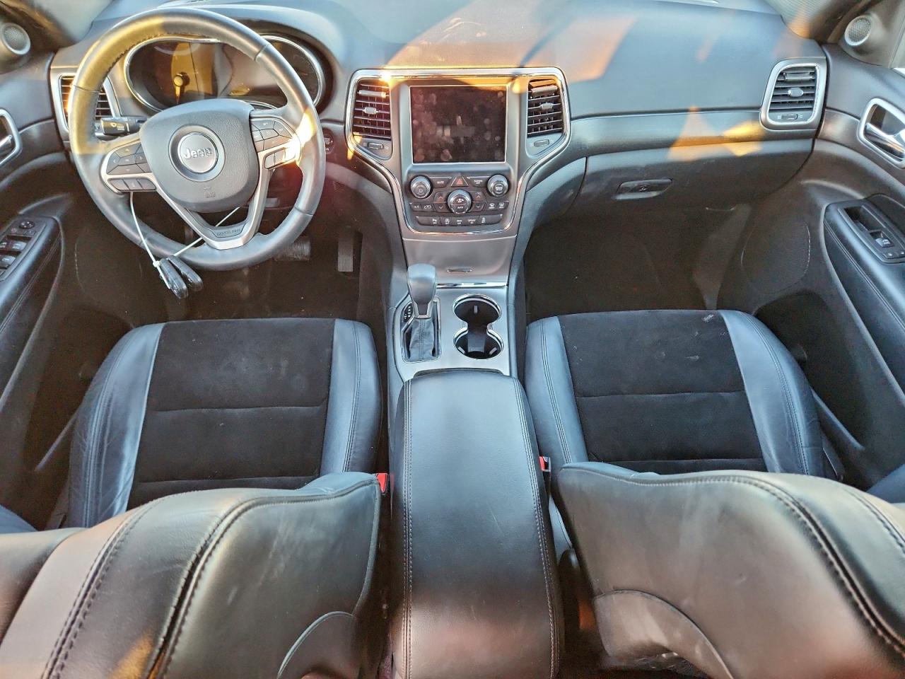 Jeep Grand Cherokee Laredo Image 11