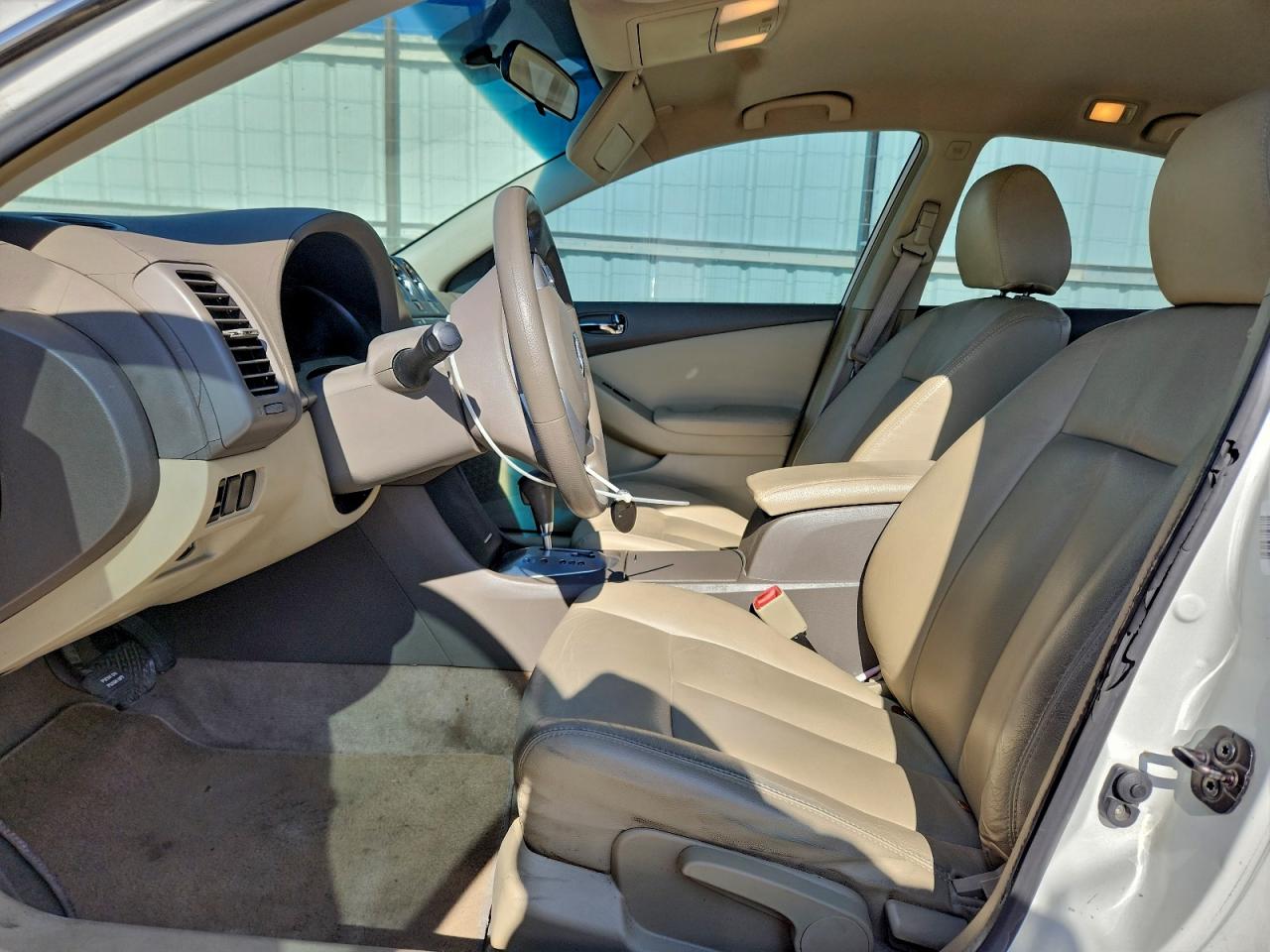 Nissan Altima 2.5 Image 3