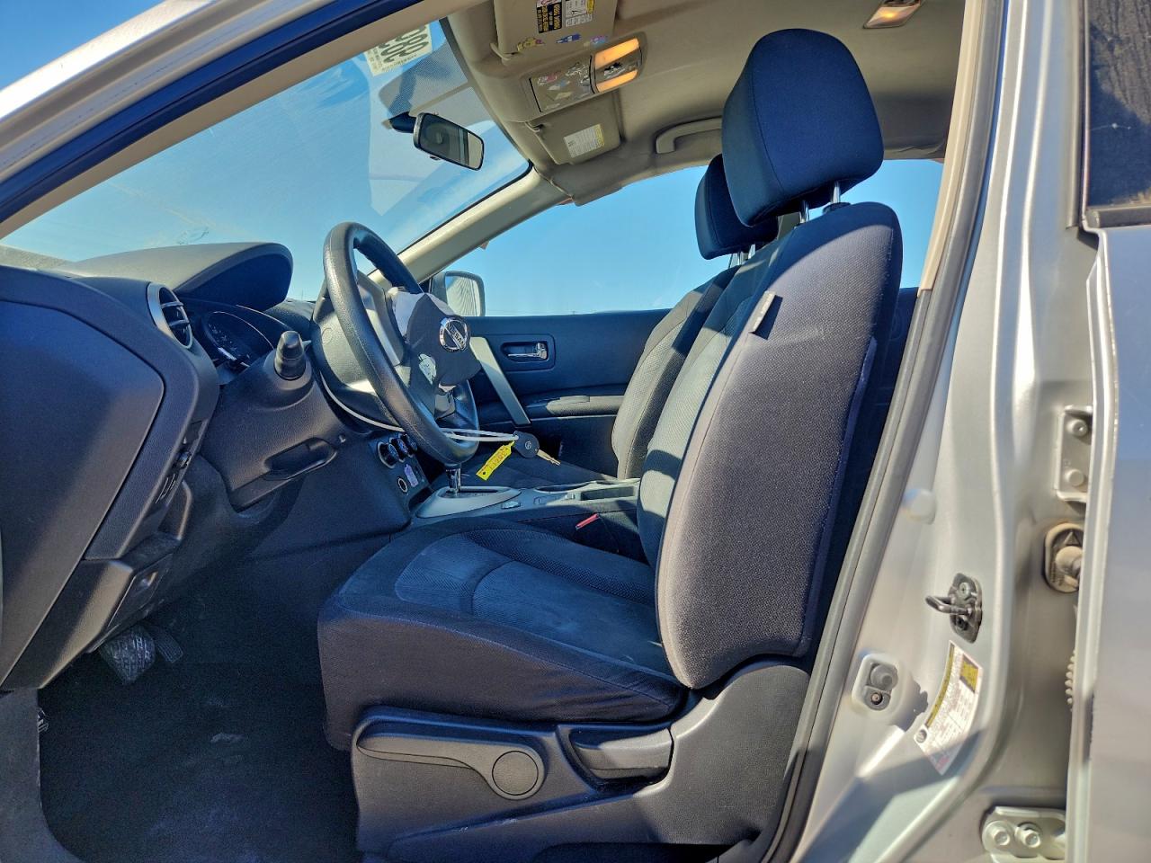 Nissan Rogue S Image 5