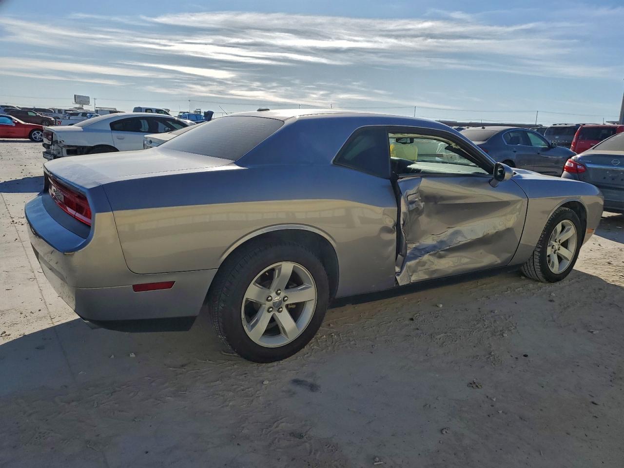 Dodge Challenger Sxt Image 7