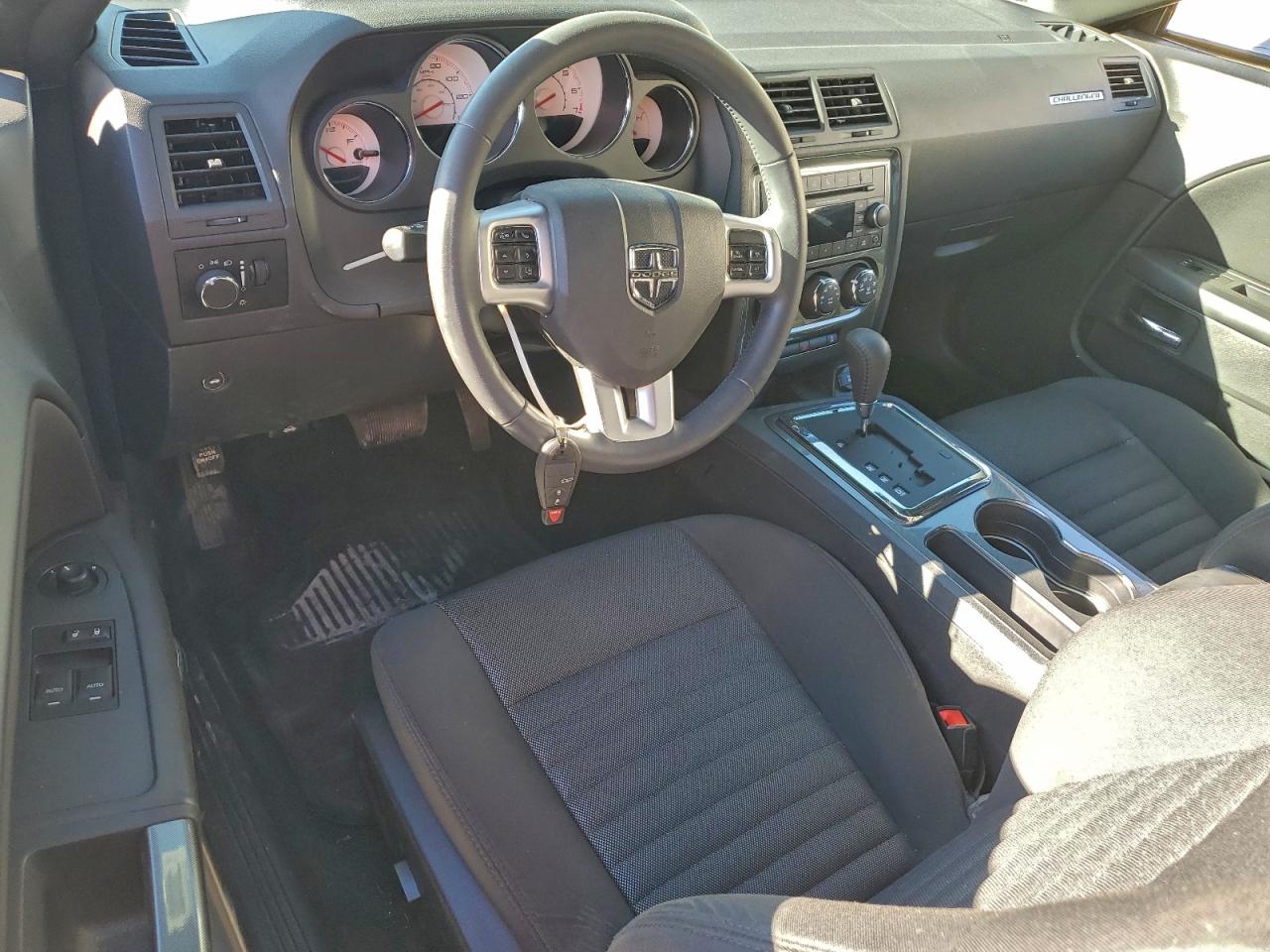 Dodge Challenger Sxt Image 2