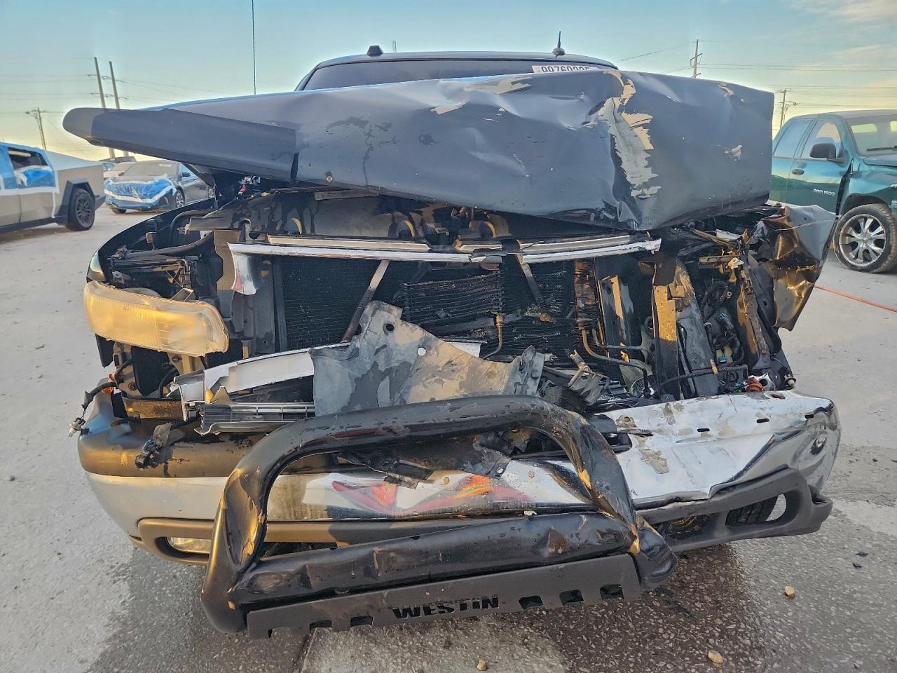 Chevrolet Tahoe C1500 Image 2