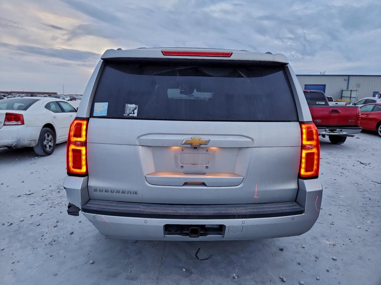 Chevrolet Suburban C1500 Lt Image 10