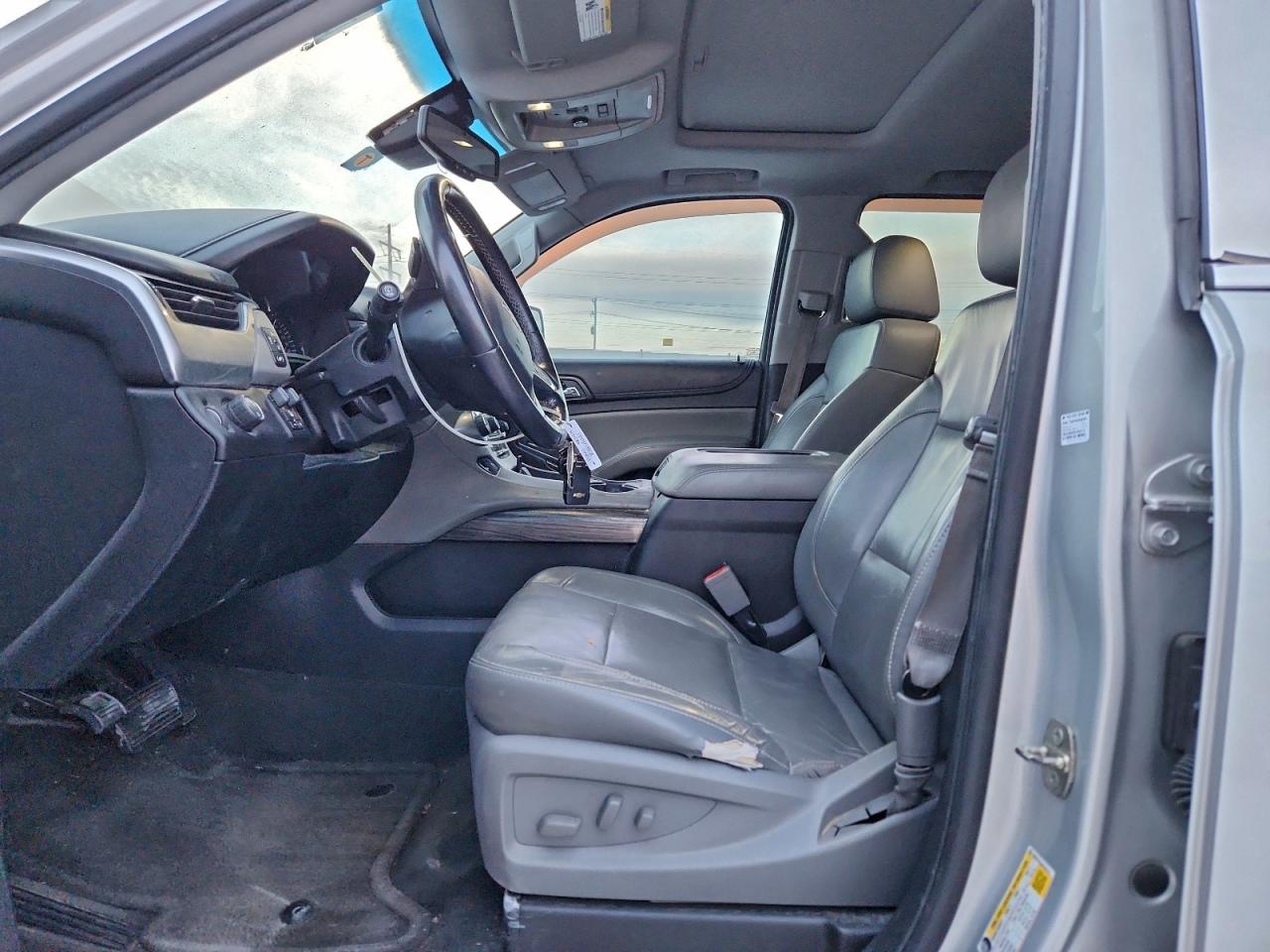 Chevrolet Suburban C1500 Lt Image 4