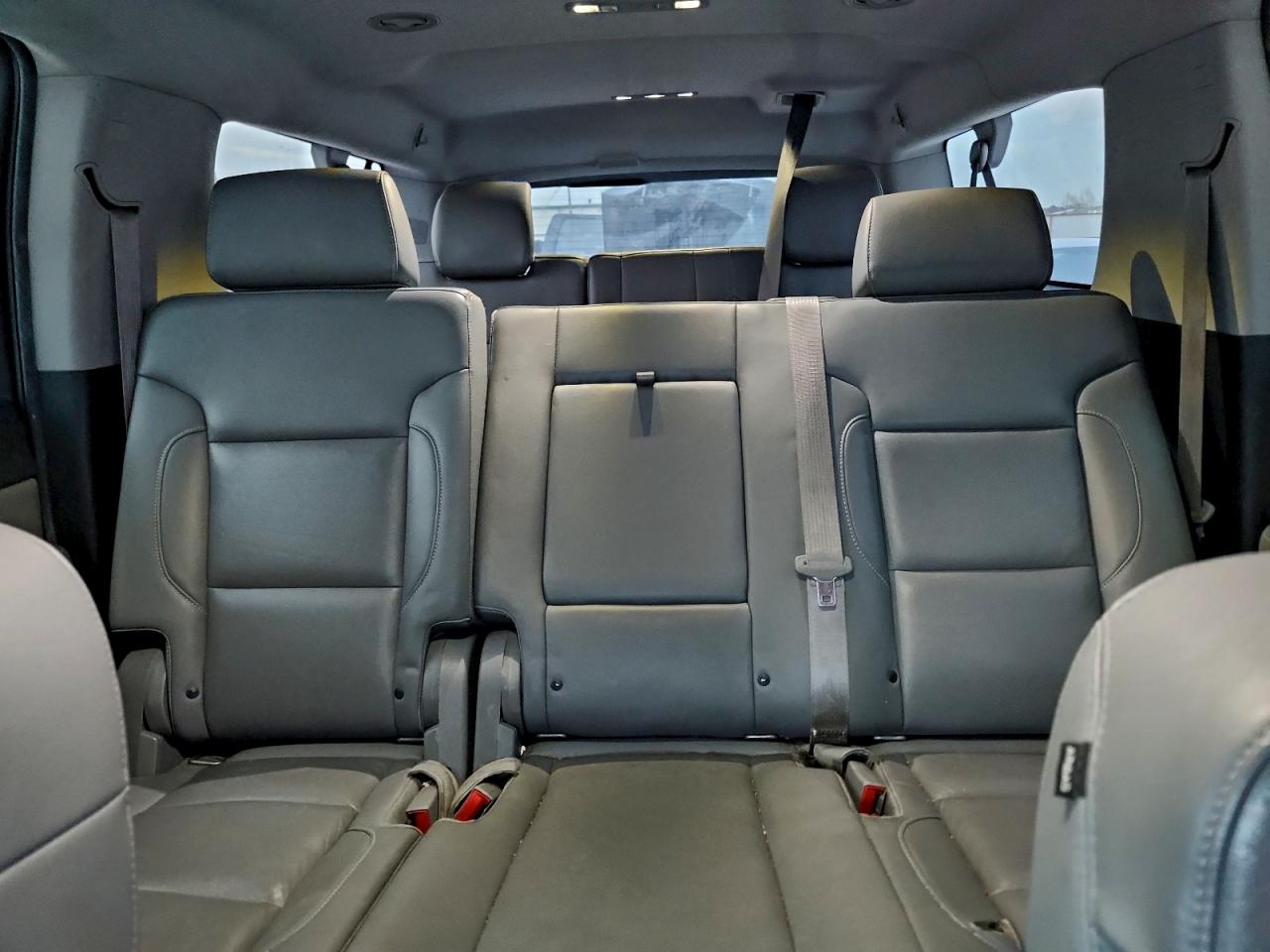 Chevrolet Suburban C1500 Lt Image 9