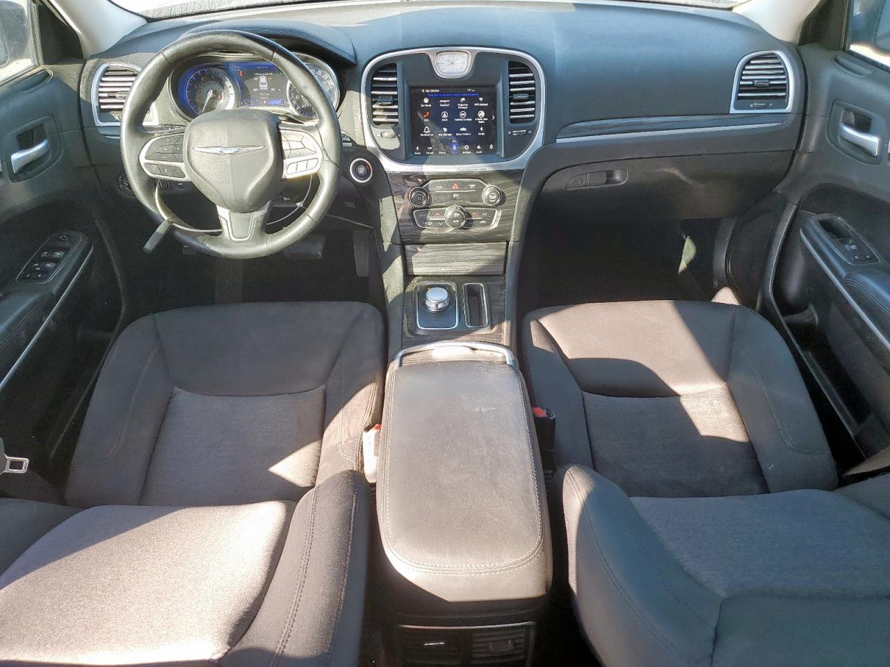 Chrysler 300 Touring Image 11